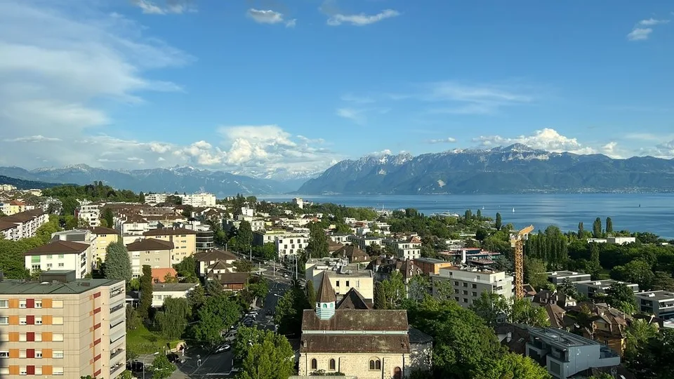 Grand logement de 2 pièces au 11ème étage - Avec vue sur le lac