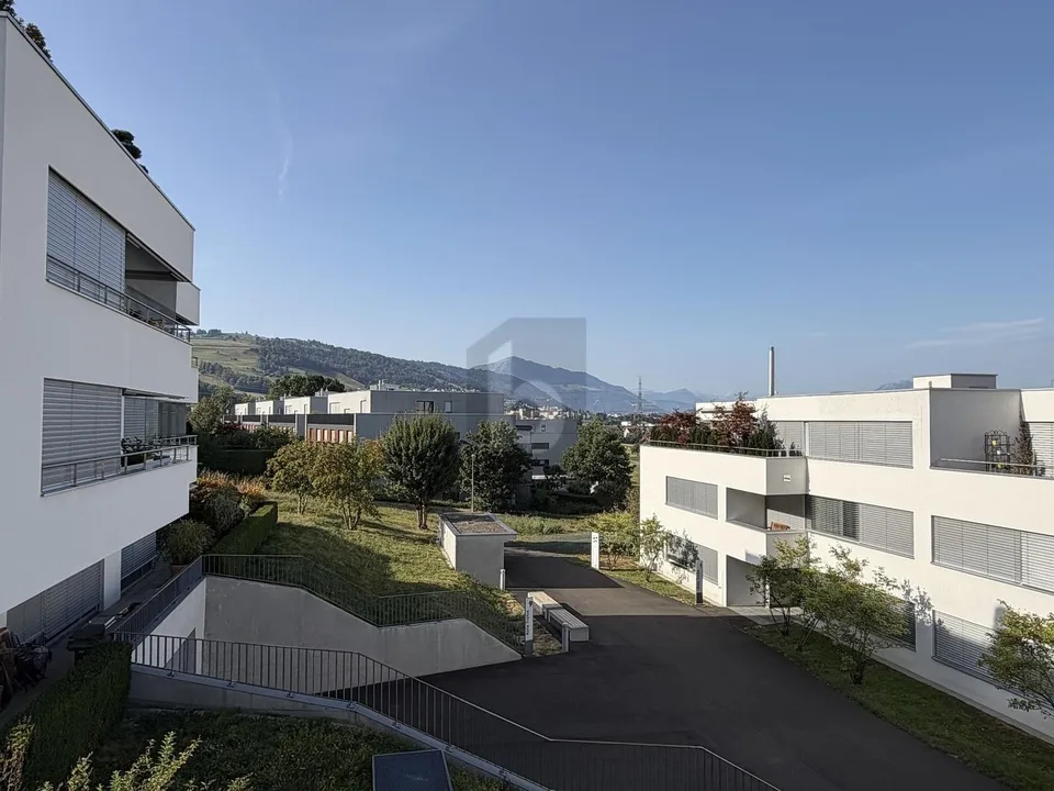 STILVOLL, GROSSZÜGIG LEBEN IM HERZEN VON BAAR