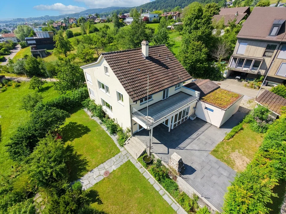Single-family house with annex