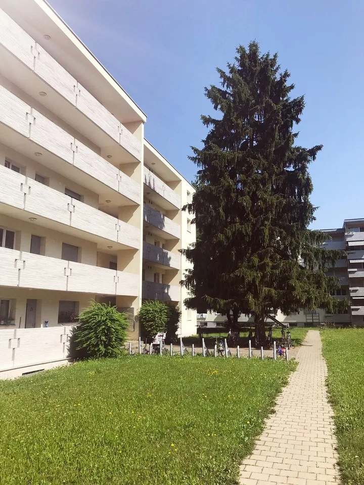 Wohnung mit Balkon und guten ö.V. Anbindungen