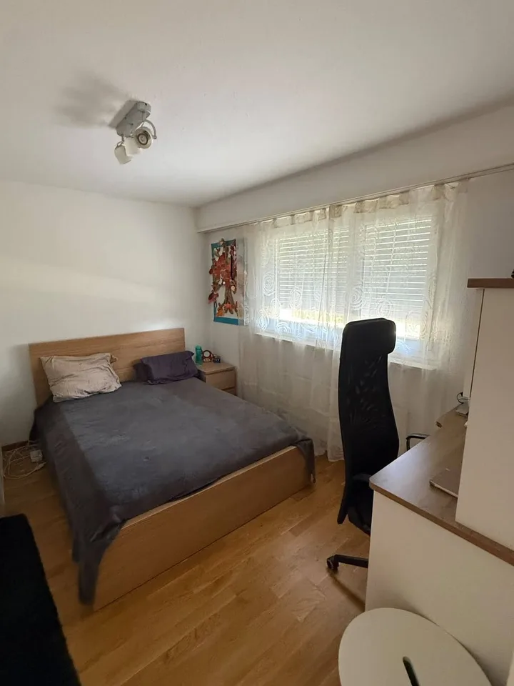 Wohnung mit Balkon und guten ö.V. Anbindungen