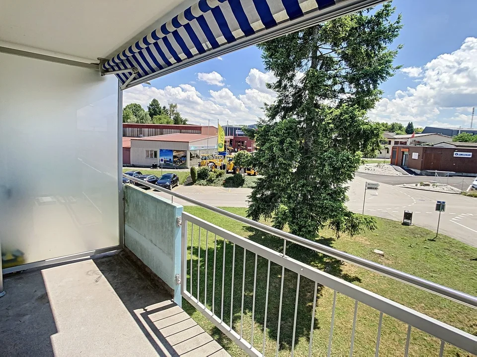 JOLI STUDIO AVEC BALCON ET ENTIEREMENT RENOVE