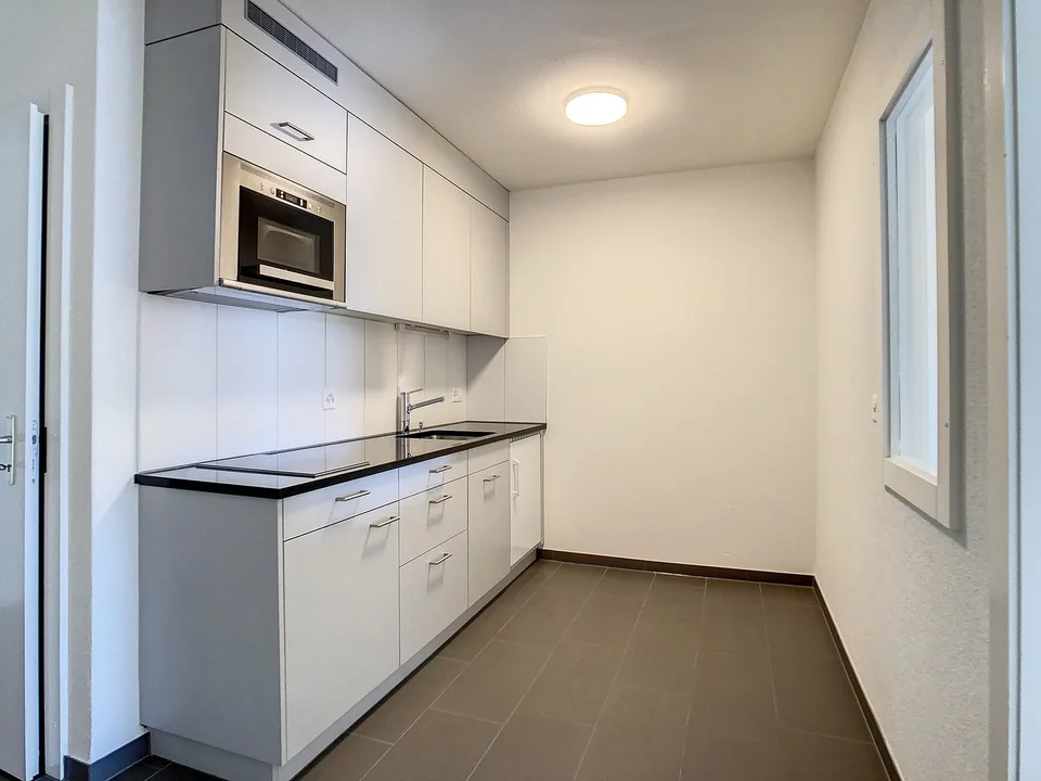 JOLI STUDIO AVEC BALCON ET ENTIEREMENT RENOVE