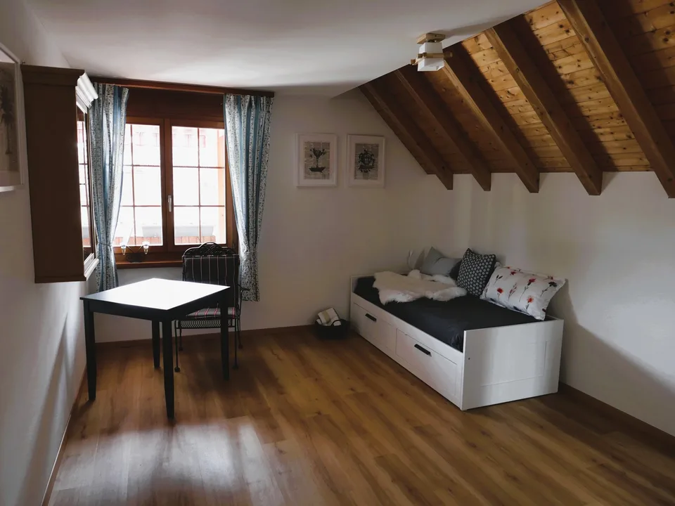 Zimmer an Wochenaufenthalter mit eigenem separaten Bad zu vermieten