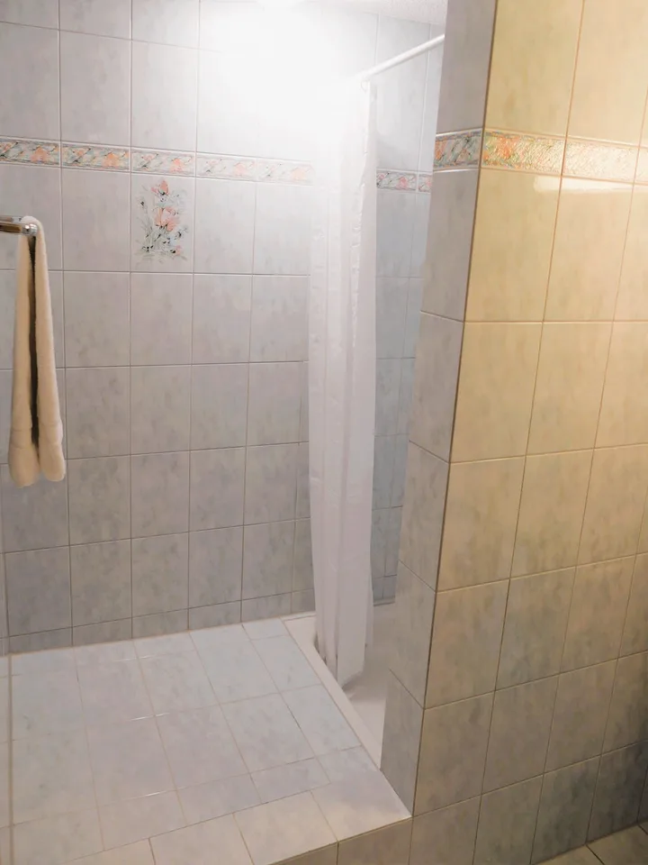 Zimmer an Wochenaufenthalter mit eigenem separaten Bad zu vermieten