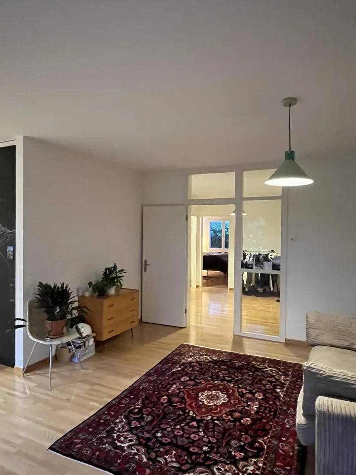 Ruhige 2.5-Zimmer-Erdgeschosswohnung mit privatem Sitzplatz und Garten – befristet im September