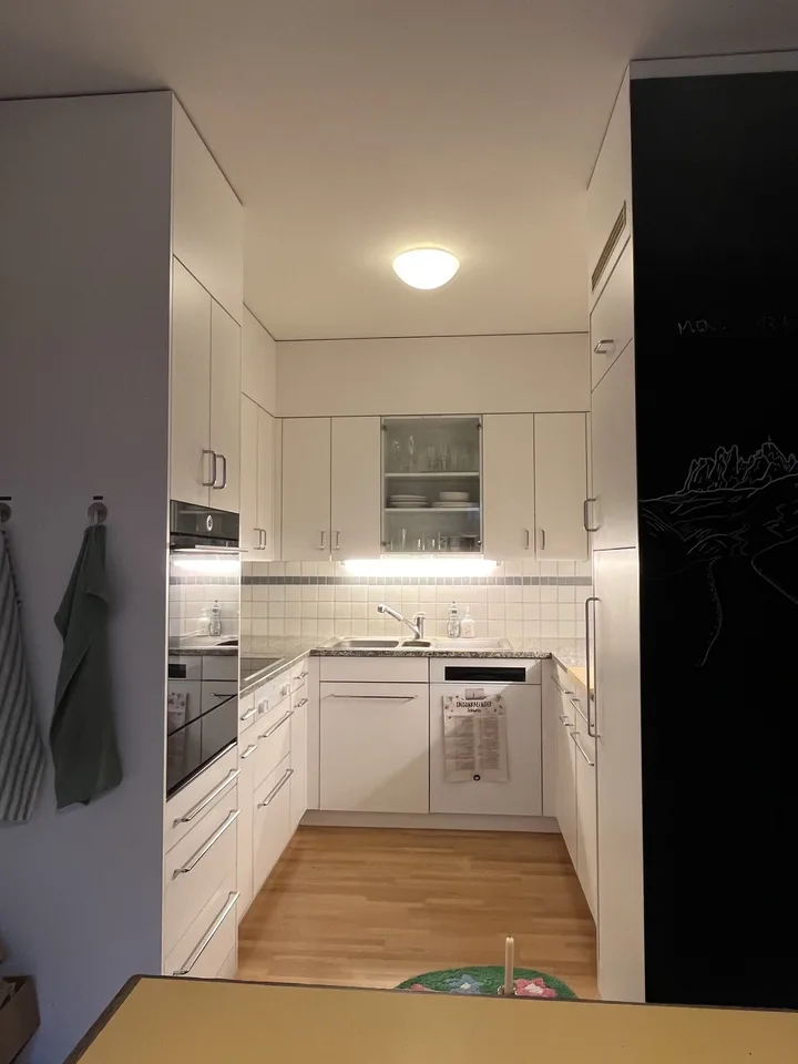Ruhige 2.5-Zimmer-Erdgeschosswohnung mit privatem Sitzplatz und Garten – befristet im September