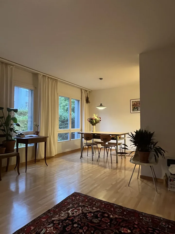 Ruhige 2.5-Zimmer-Erdgeschosswohnung mit privatem Sitzplatz und Garten – befristet im September