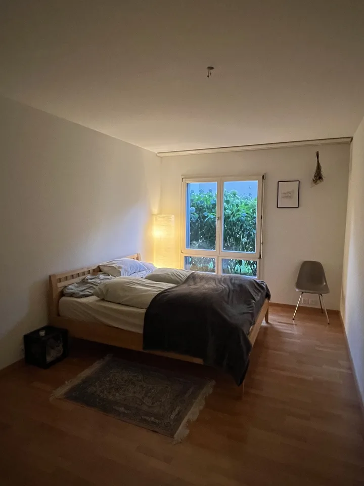 Ruhige 2.5-Zimmer-Erdgeschosswohnung mit privatem Sitzplatz und Garten – befristet im September