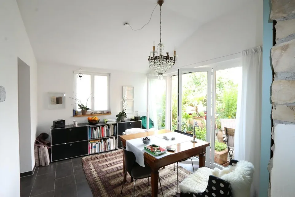 Grosszügige 3.5 Zimmer-Wohnung mit Terrasse zu vermieten