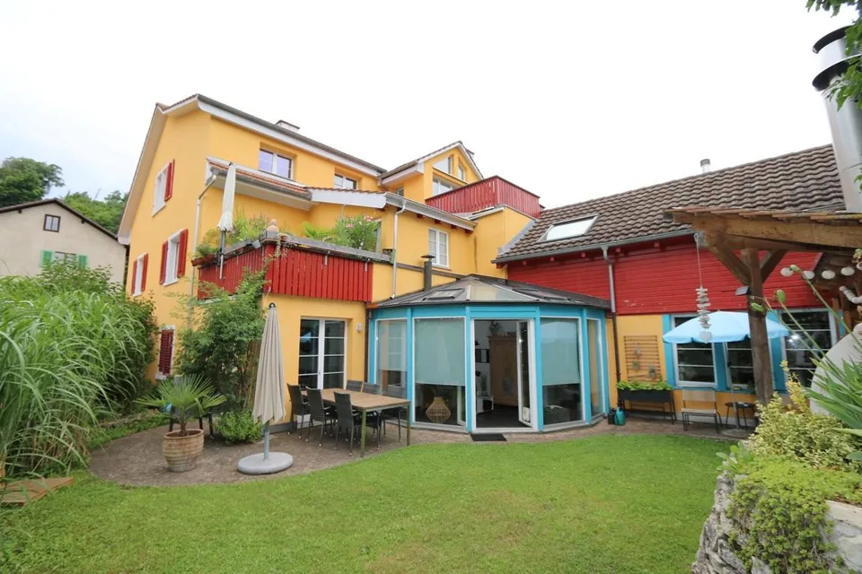 Grosszügige 3.5 Zimmer-Wohnung mit Terrasse zu vermieten