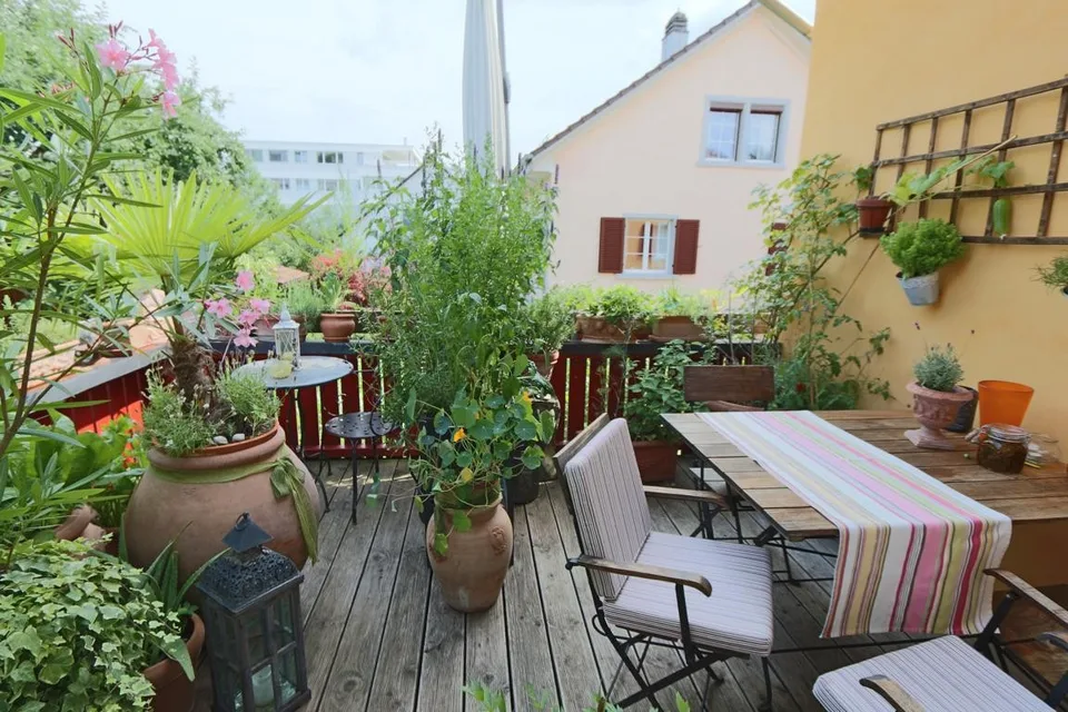 Grosszügige 3.5 Zimmer-Wohnung mit Terrasse zu vermieten