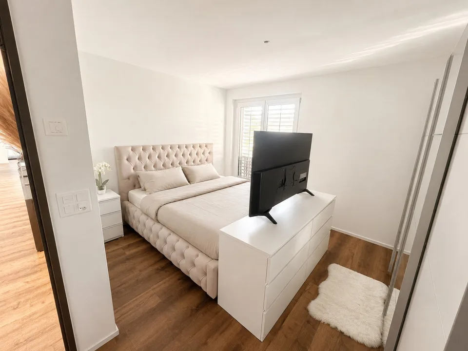 Moderne 3.5-Zimmer-Neubauwohnung mit BORA-Küche, zwei Bädern und sonnigem Balkon