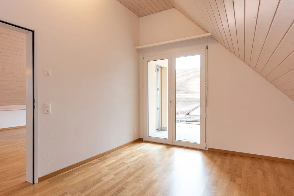 Grosszügige und moderne 4.5-Zimmer-Dachwohnung im Grünen