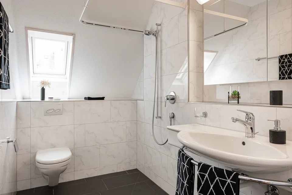 Grosszügige und moderne 4.5-Zimmer-Dachwohnung im Grünen