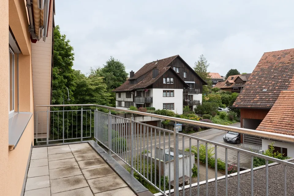 Grosszügige und moderne 4.5-Zimmer-Dachwohnung im Grünen