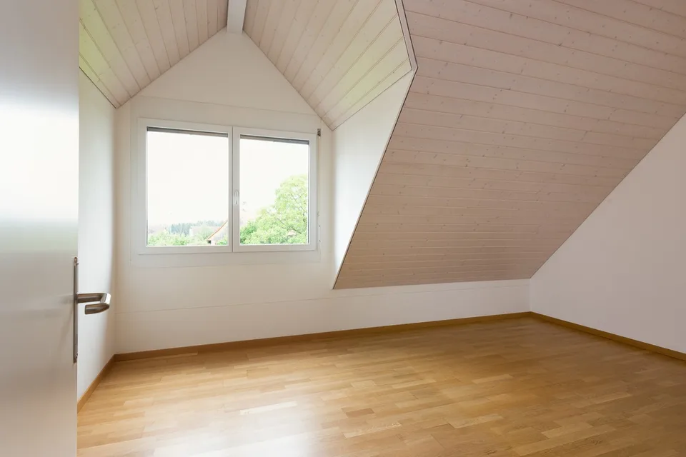 Grosszügige und moderne 4.5-Zimmer-Dachwohnung im Grünen