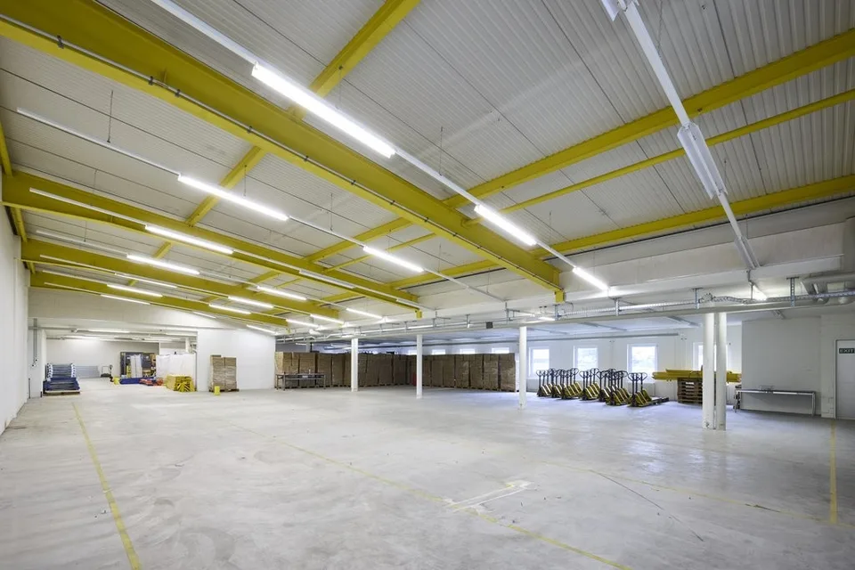Viel Platz für Ihre Geschäftsidee - grosse Gewerbehalle zu vermieten