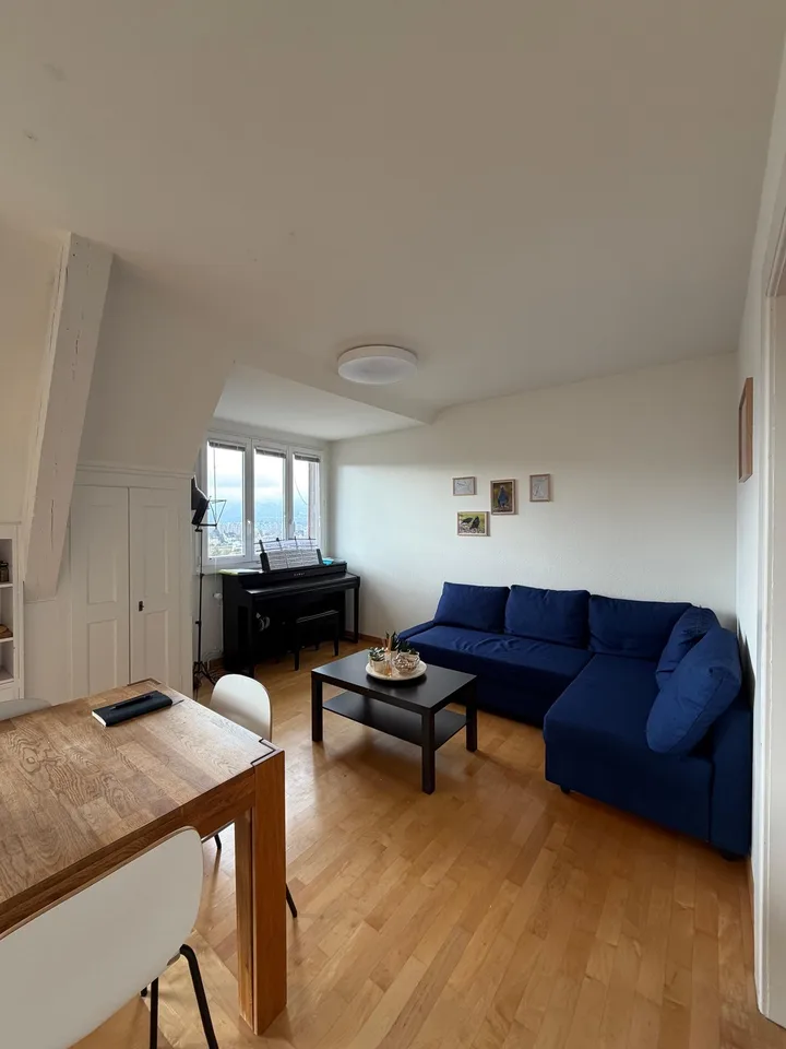 Helles Zimmer mit Balkon in grosszügiger 200 m² Wohnung in Hirslanden