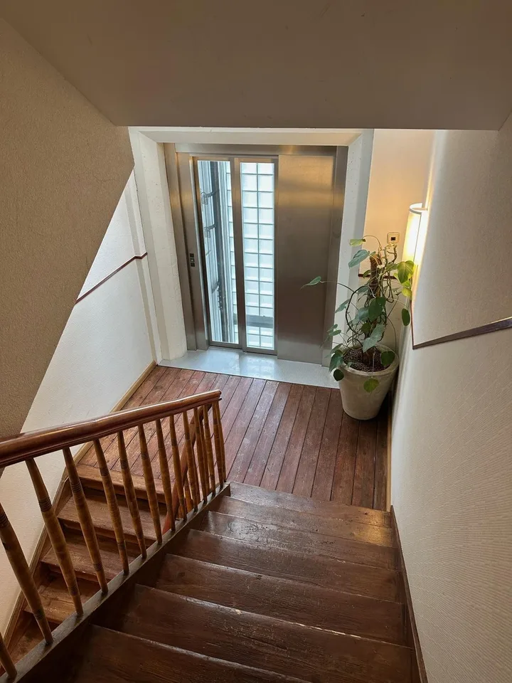 Schwingerstrasse 12, 8006 Zurich - CHF 5’500 inkl. NK pro Monat