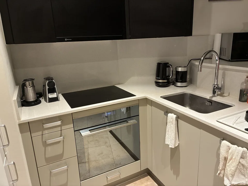Modernes möbliertes 1.5-Zimmer-Apartment mit privatem Parkplatz