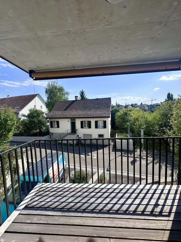 Modern 2.5-Room Apartment with Balcony and Open Views – Zürich (Seebach area)