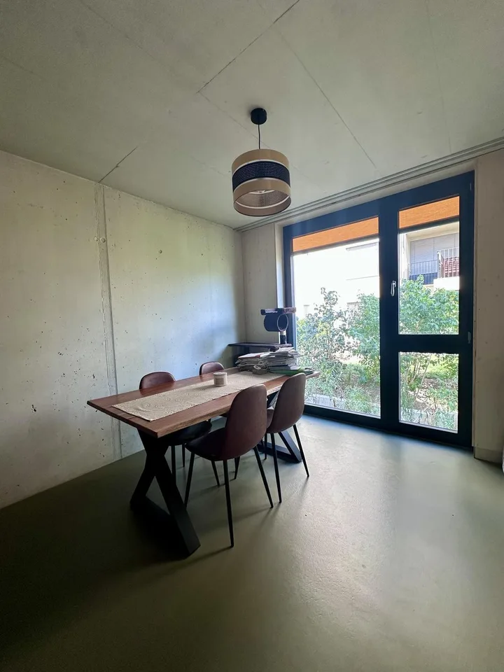 Modern 2.5-Room Apartment with Balcony and Open Views – Zürich (Seebach area)
