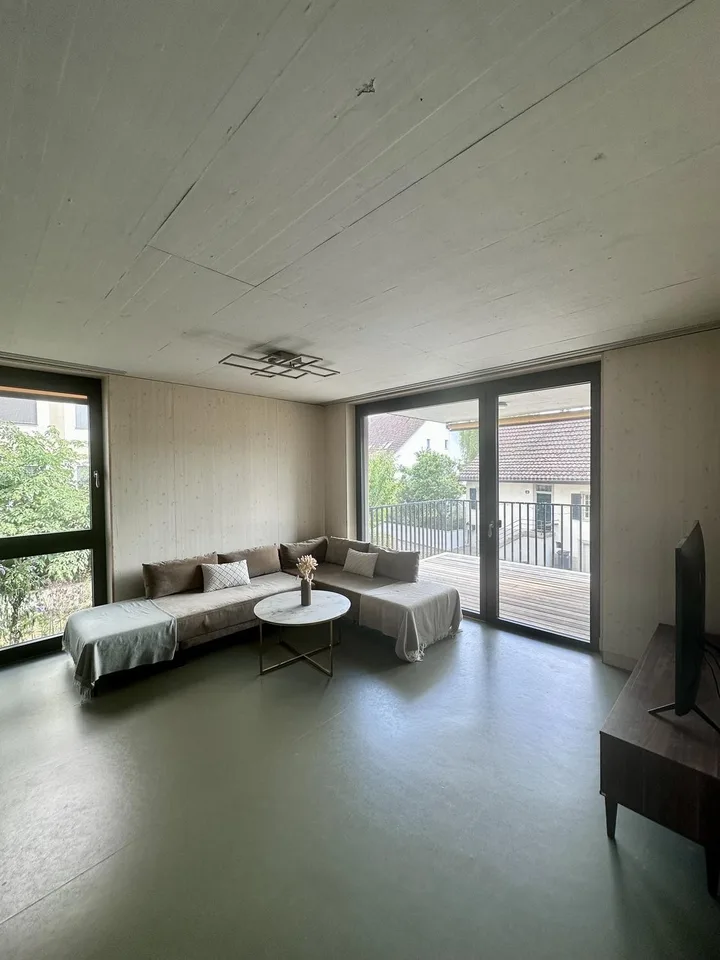 Modern 2.5-Room Apartment with Balcony and Open Views – Zürich (Seebach area)