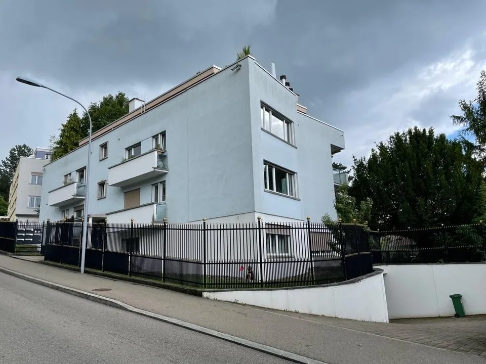 Attraktive 4-Zimmerwohnung mit Balkon an begehrter Lage in Zürich