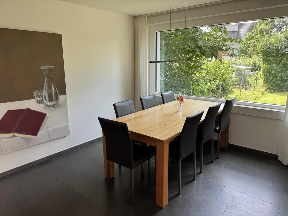 6.5 Zimmer eingebettet in üppigem Garten (3 Schlafzimmer, 2 Arbeitszimmer)