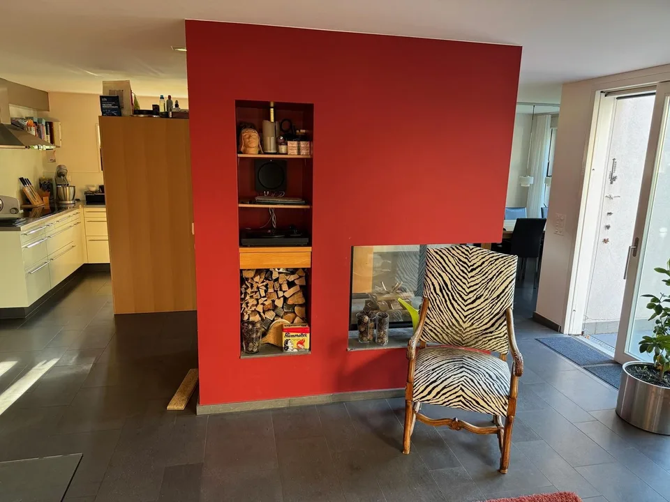 6.5 Zimmer eingebettet in üppigem Garten (3 Schlafzimmer, 2 Arbeitszimmer)