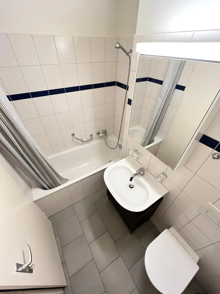 Helle 2-Zimmer-Wohnung mit Balkon in Basel Innenstadt zur Untermiete