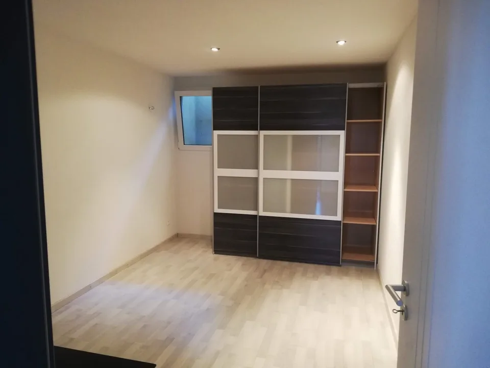 Zu vermieten 2-Zi-Wohnung (teilmöbiliert)