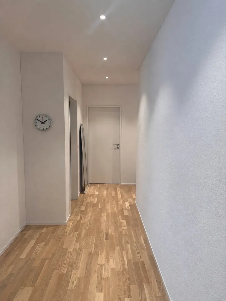 Wohnung + Garage + Einstellplatz. Ab 1. November 2026 oder früher