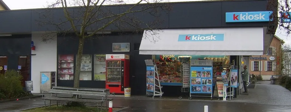 Schaukasten beim Postgebäude