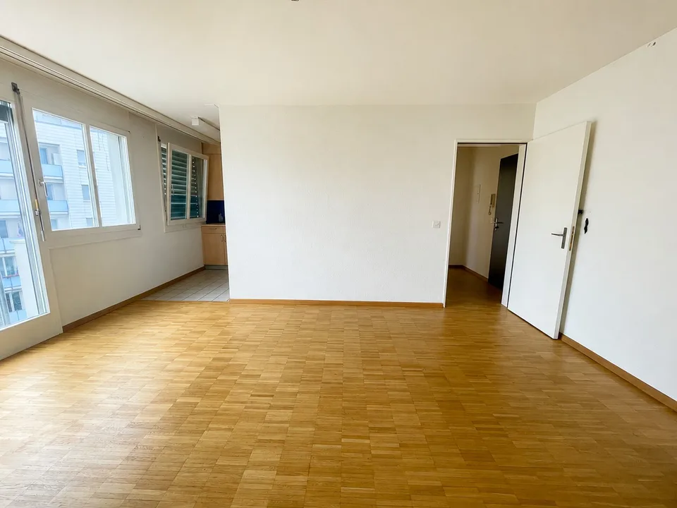 Helle 2.5-Zimmerwohnung im beliebten Iselin-Quartier – zentral und gut angebunden