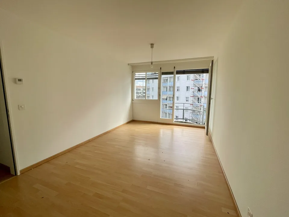 Helle 2.5-Zimmerwohnung im beliebten Iselin-Quartier – zentral und gut angebunden