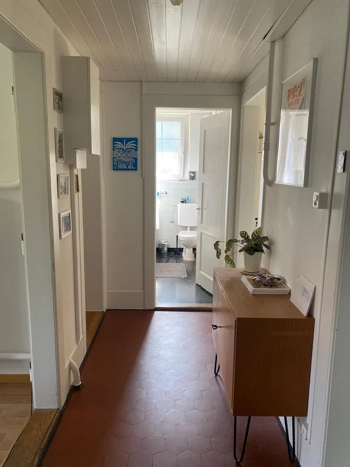 Befristete, helle 2.5-Zimmer-Wohnung (23.8-12.9)