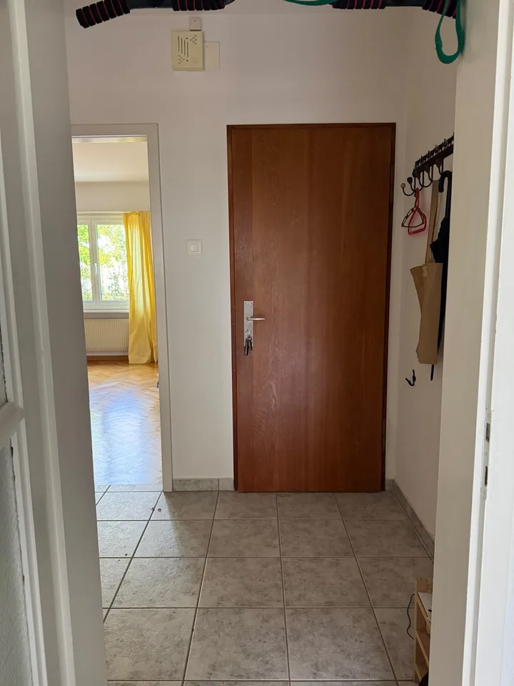 2.5-Room Apartment with Spacious Living Area & Private Garden