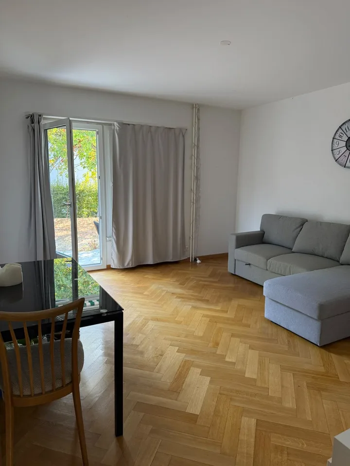 2.5-Room Apartment with Spacious Living Area & Private Garden