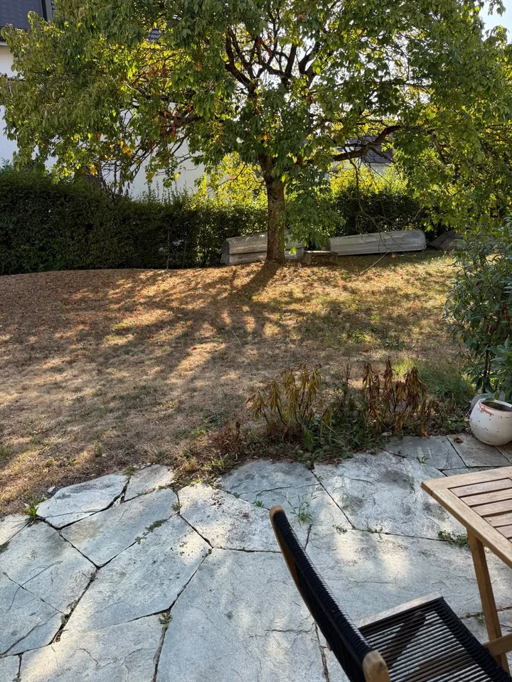 2.5-Room Apartment with Spacious Living Area & Private Garden