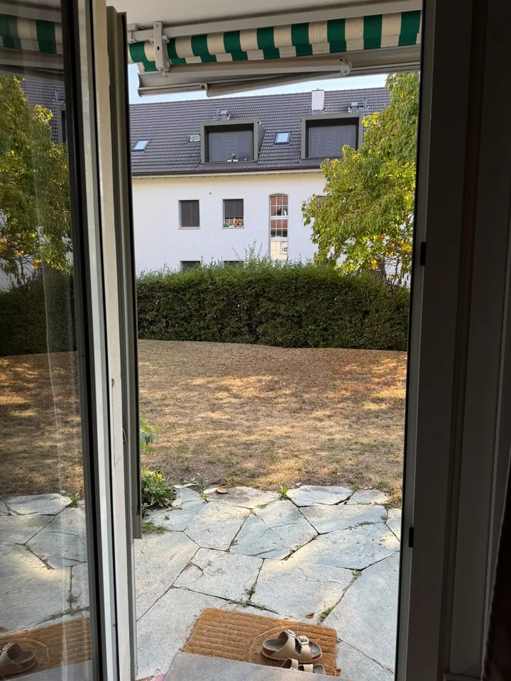 2.5-Room Apartment with Spacious Living Area & Private Garden