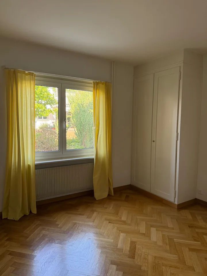 2.5-Room Apartment with Spacious Living Area & Private Garden