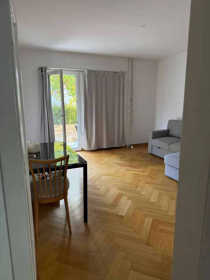 2.5-Room Apartment with Spacious Living Area & Private Garden