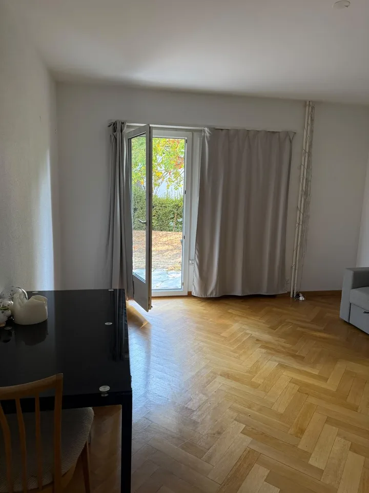 2.5-Room Apartment with Spacious Living Area & Private Garden