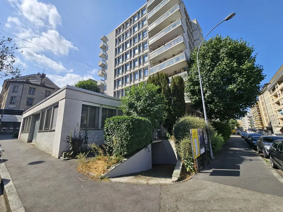 Bureaux 110m2 en RDC, quartier des Eaux Vives