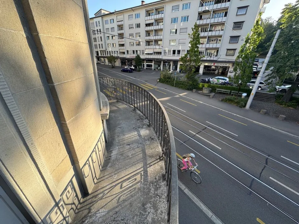 Ufficio luminoso di 7 locali nel cuore di Zurigo – 5 minuti dalla stazione centrale