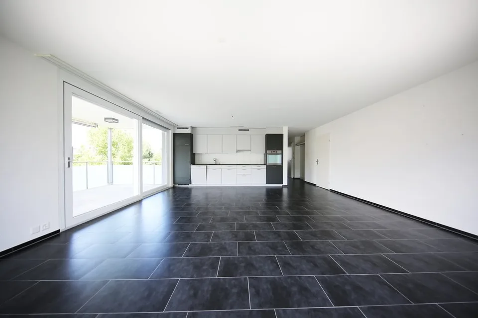 Appartamento moderno 3.5 locali con ampio balcone in affitto