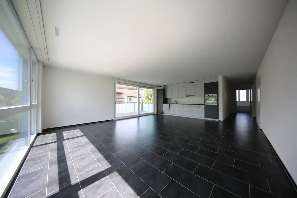 Appartamento moderno 3.5 locali con ampio balcone in affitto