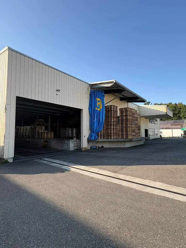 Lagerhalle / Logistikfläche zu vermieten